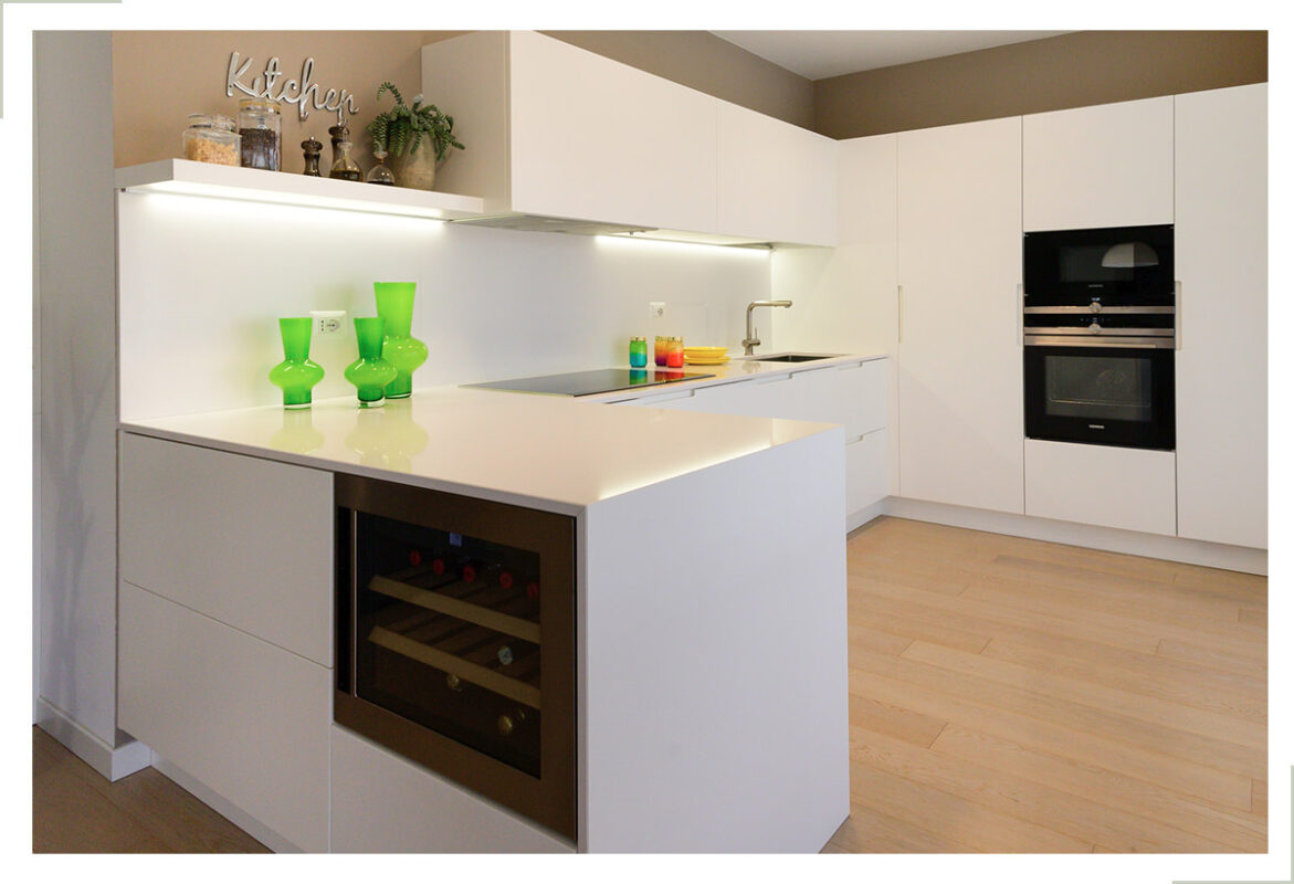 Cucinae moderna artigianale in legno bianca - Gamma Pianegonda